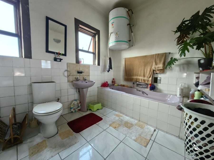 6 Bedroom Property for Sale in Glenlilly Western Cape